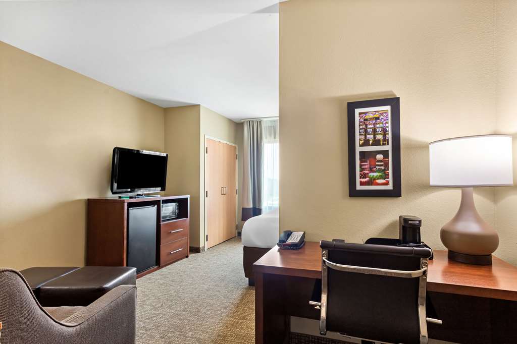 Comfort Suites Gulfport Central - photo 5