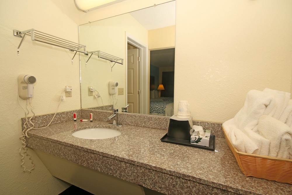 Hamilton Inn Jonesville NC - photo 17