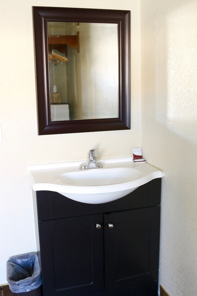 Budget Inn Barstow - photo 20