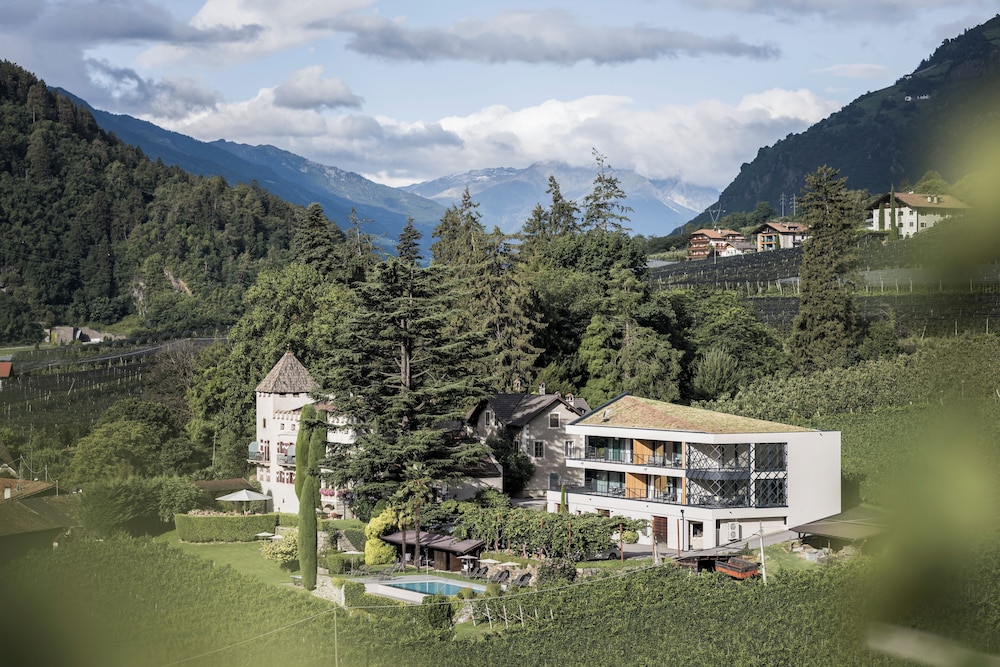 Schloss Plars Wine & Suites in Lagundo, Italy