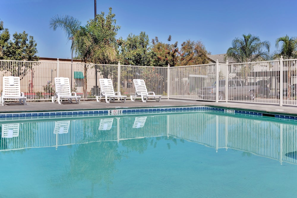 Holiday Inn Express Delano by IHG - photo 15