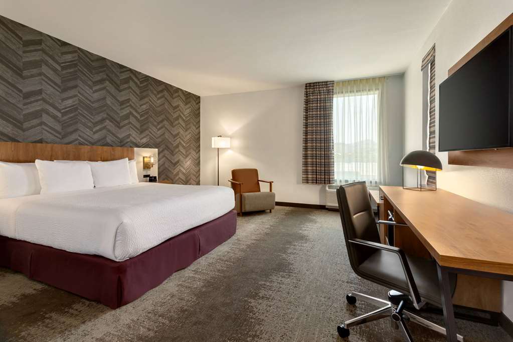 La Quinta Inn & Suites Santa Rosa Sonoma - photo 20