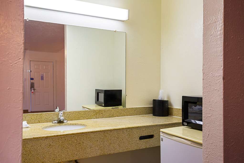 Motel 6 Madisonville TX - photo 20