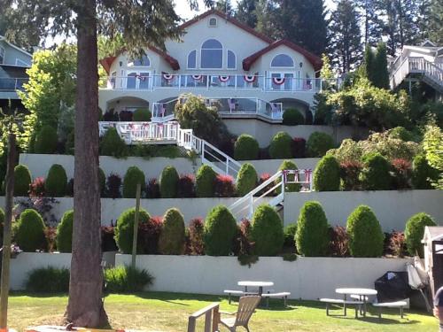 Inn at the Lake - photo 11