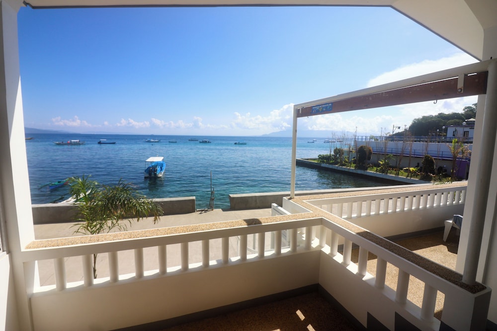 Mermaid Diver in Puerto Galera, Philippines