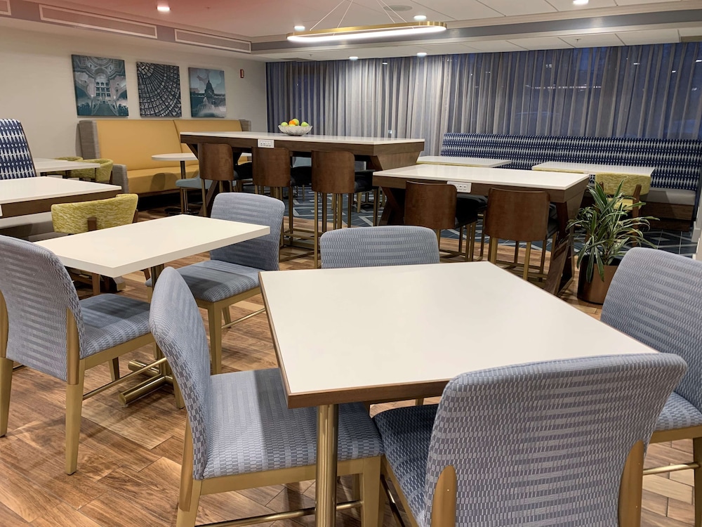 Hampton Inn Harrisburg East - photo 4