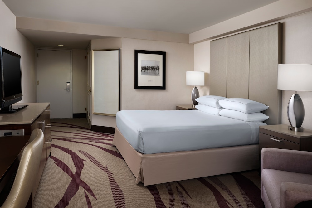 Hilton Long Beach Hotel - photo 14