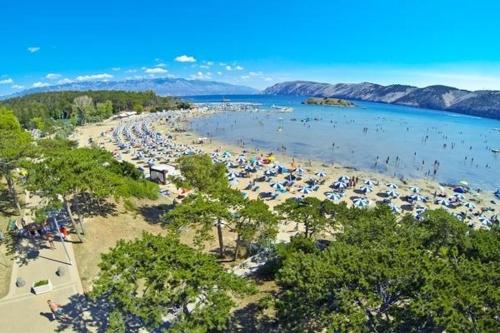 Apartment in Lopar with balcony air conditioning WiFi washing machine — 4-Star Luxury Hotel in Lopar, Croatia