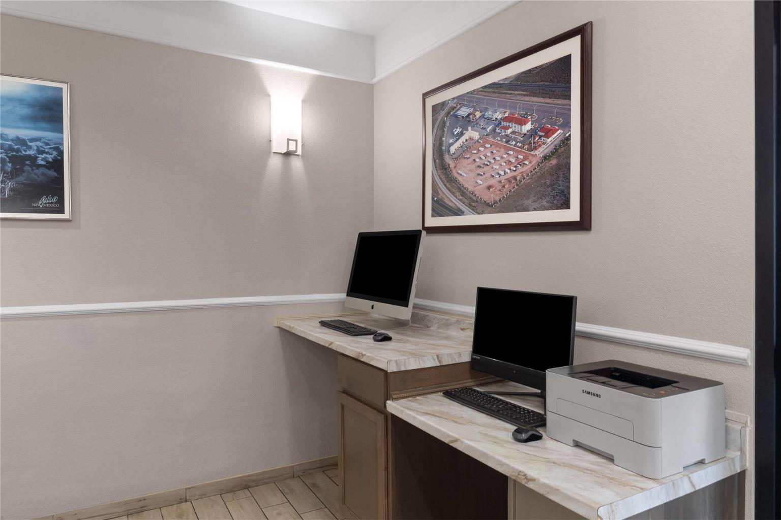 La Quinta Inn & Suites by Wyndham Gallup - photo 77