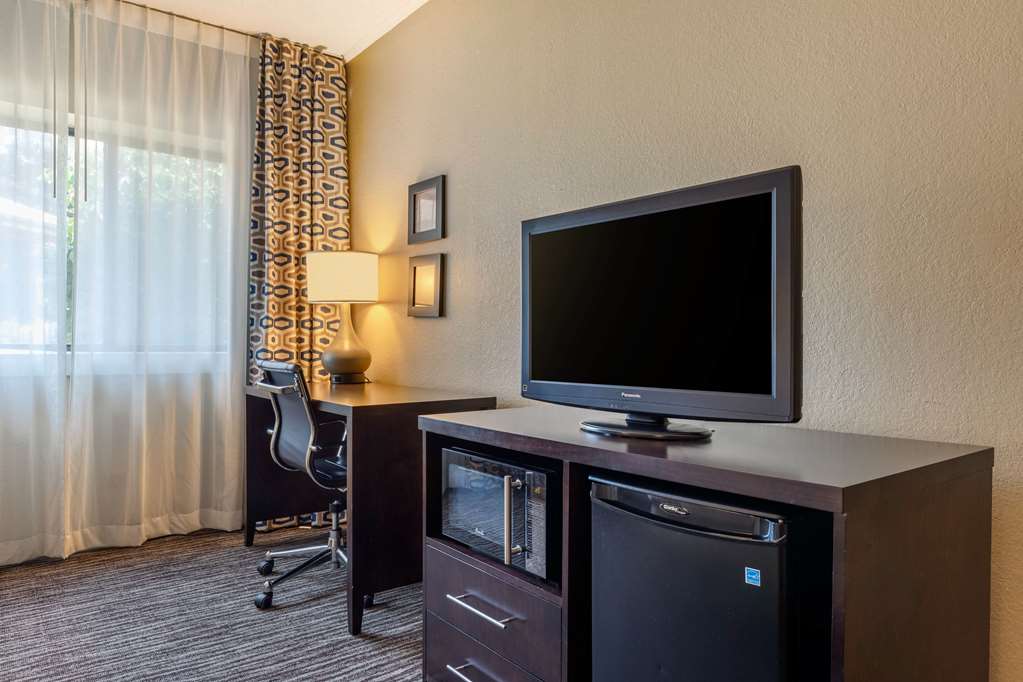 Suburban Studios Arlington Heights Elk Grove - photo 10