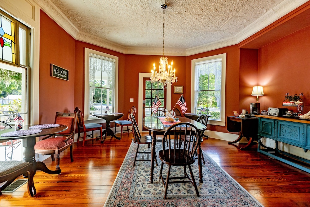 Camellia Rose Inn - photo 21