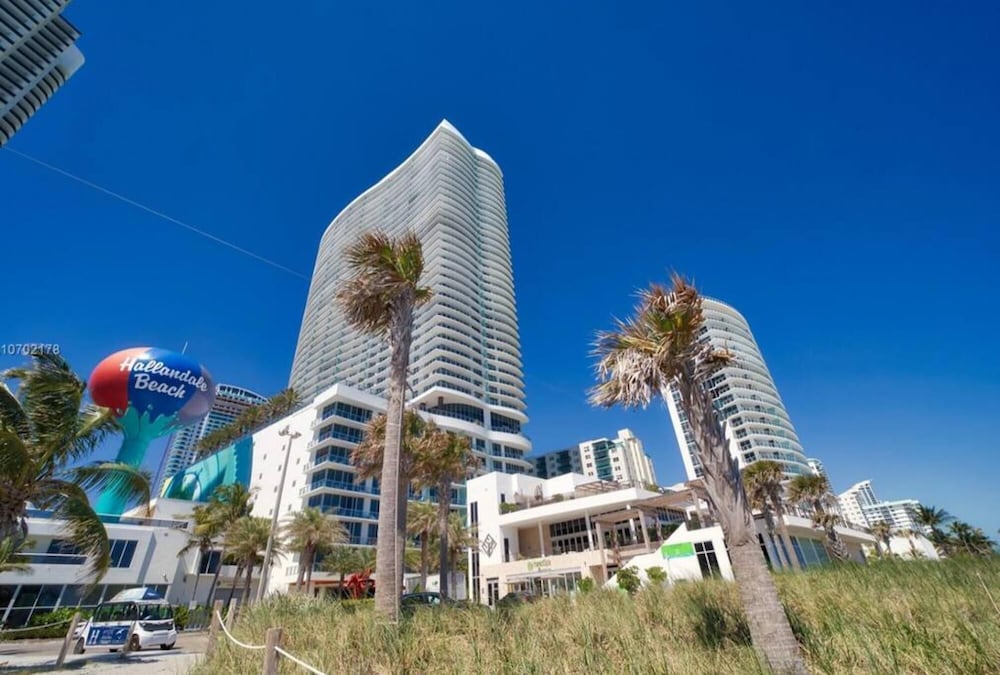 Luxe Stay at Hyde Resort oceanfront Amenities - photo 25