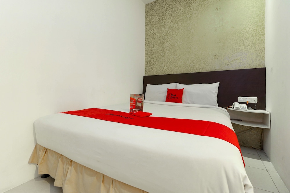 RedDoorz Plus near Fort Rotterdam in Makassar, Indonesia