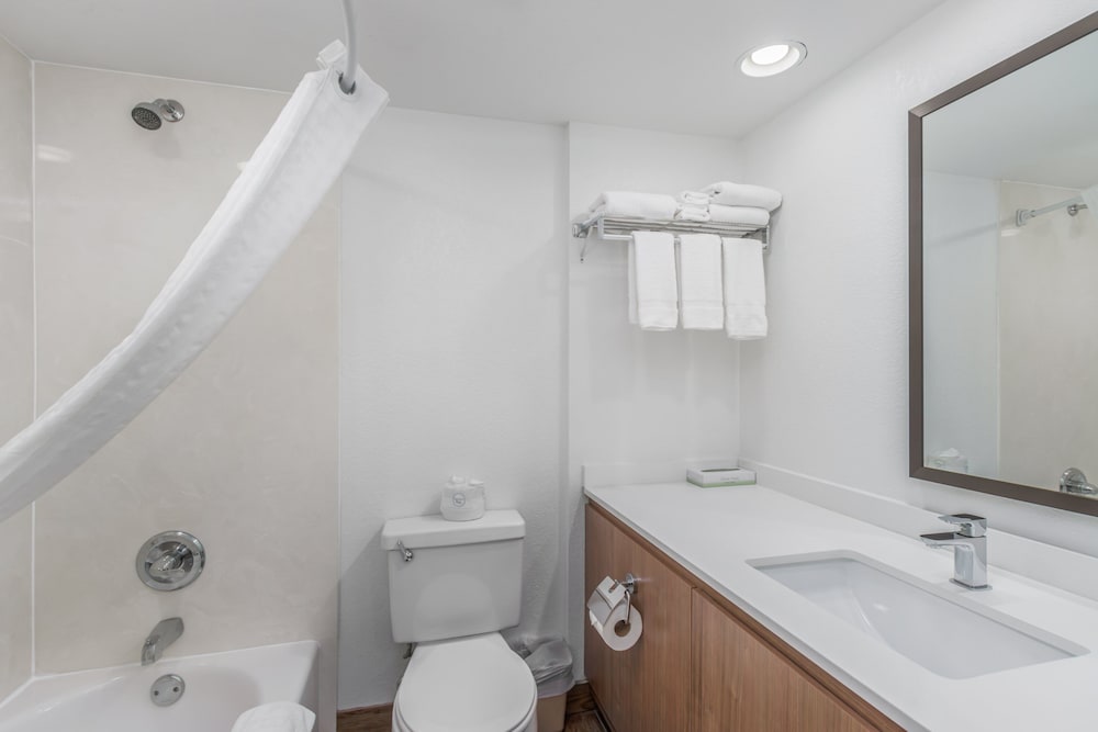 Crossroads Inn & Suites - photo 53