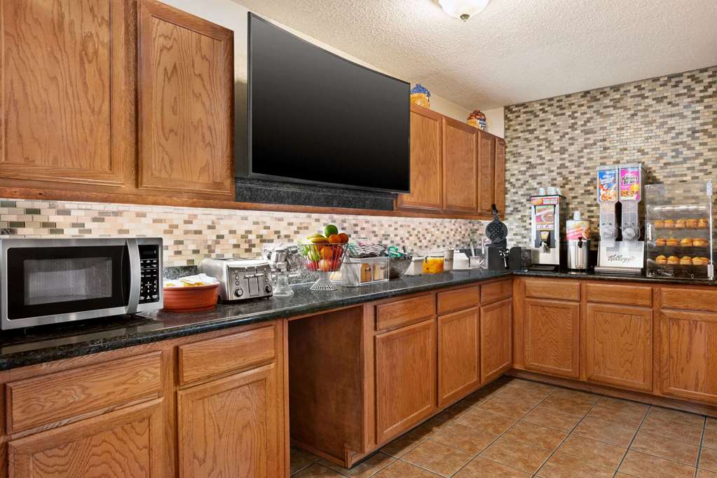Super 8 by Wyndham Waco University Area - photo 6