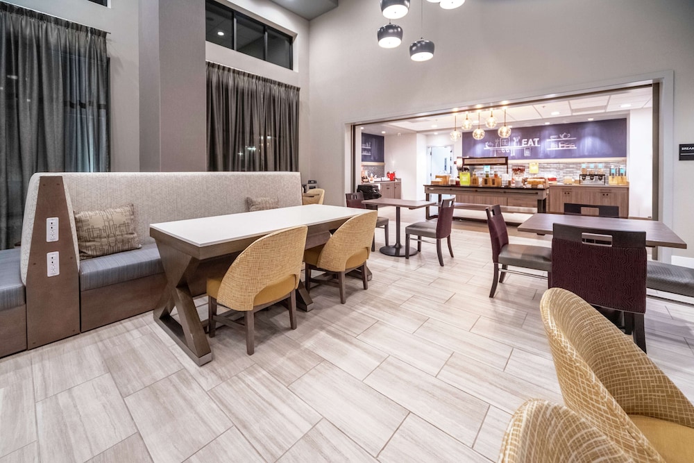 Hampton Inn & Suites Santa Maria - photo 26