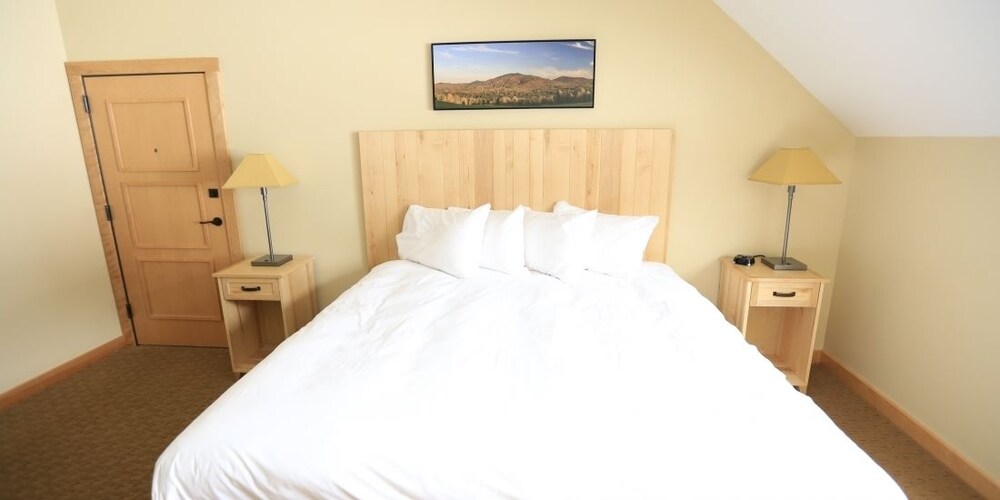 Burke Mountain Hotel - photo 8
