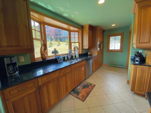 P5 Ski in Ski out rare find Presidential View single family with garage pool table ping pong - photo 29