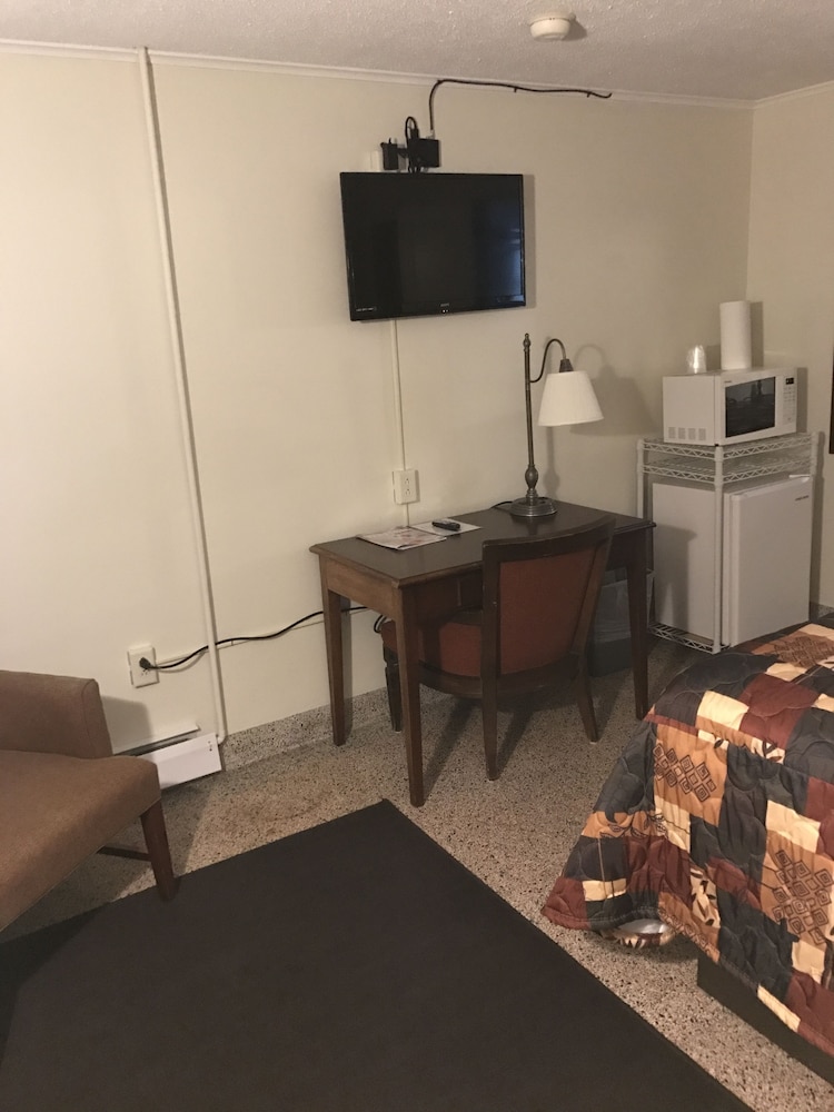 The Evergreen Motel - photo 29