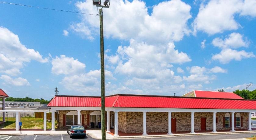 Rodeway Inn and Suites — hotel in Orangeburg