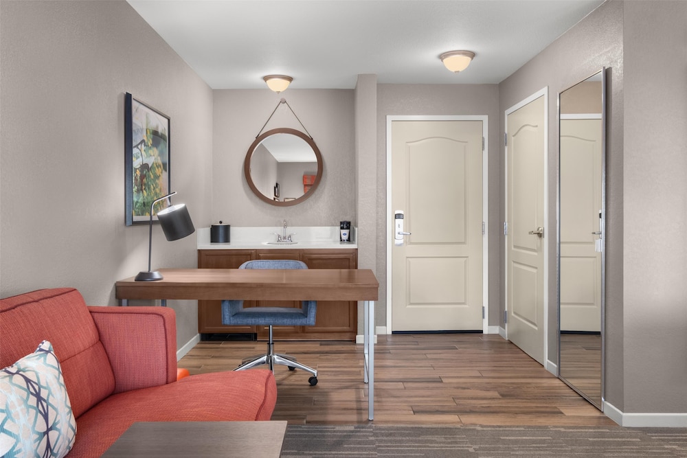 Hampton Inn & Suites Fresno - photo 17