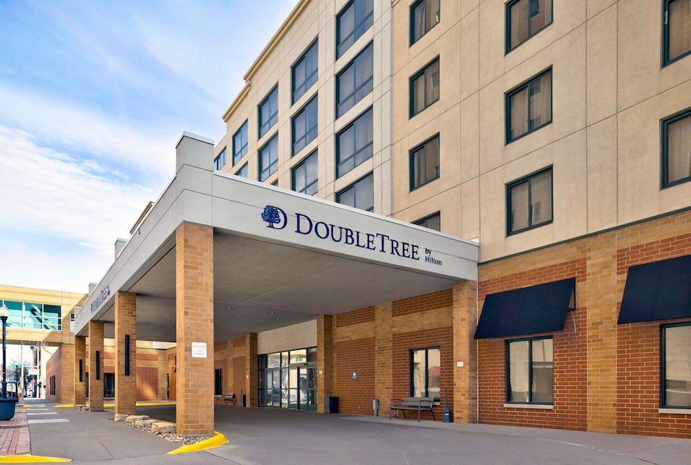 DoubleTree by Hilton Davenport — 4-Star Luxury Hotel in Davenport, United States
