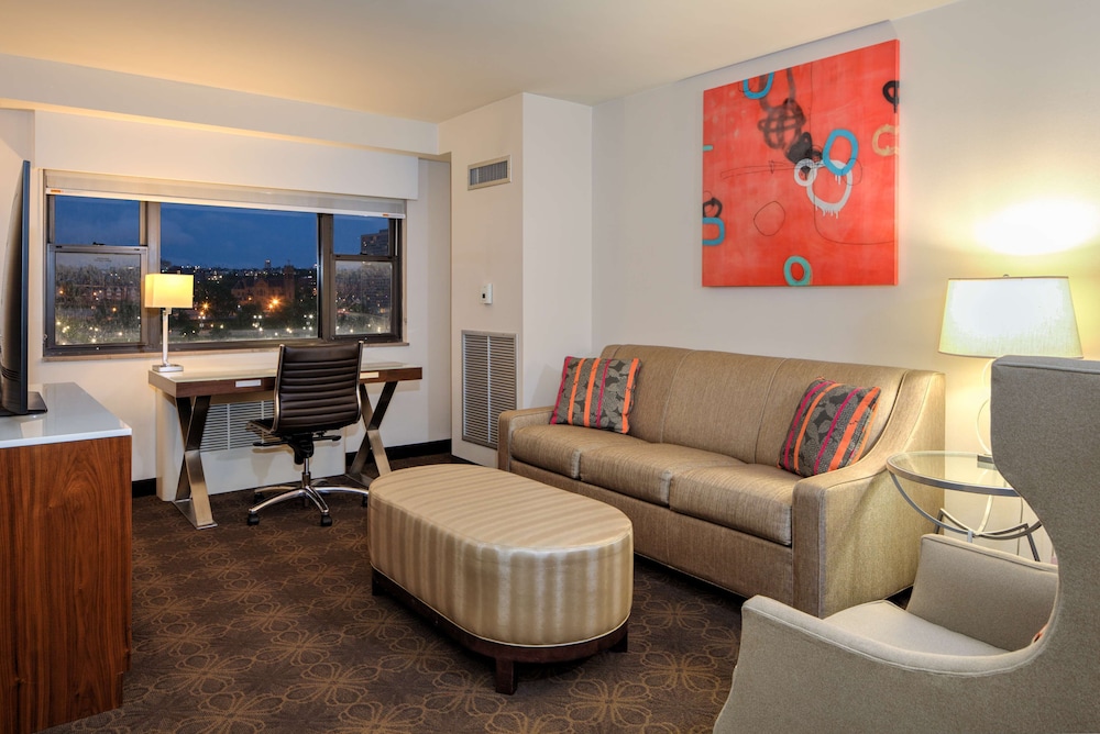 DoubleTree by Hilton Hotel & Suites Pittsburgh Downtown - photo 10