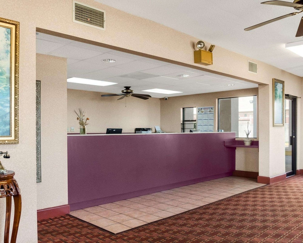 Econo Lodge Greenville - photo 2