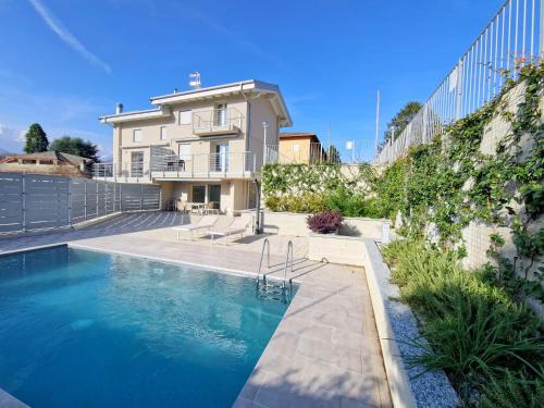 Villa Claudia With Private Pool — 4-Star Luxury Hotel in Colico Piano, Italy