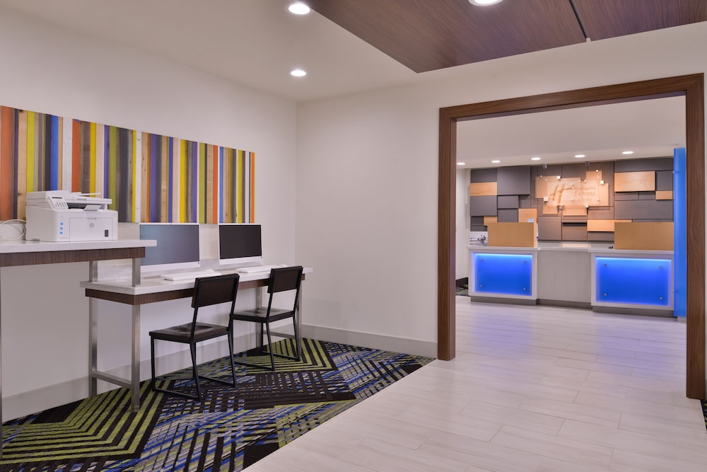 Holiday Inn Express Hotel & Suites Mesquite by IHG - photo 45