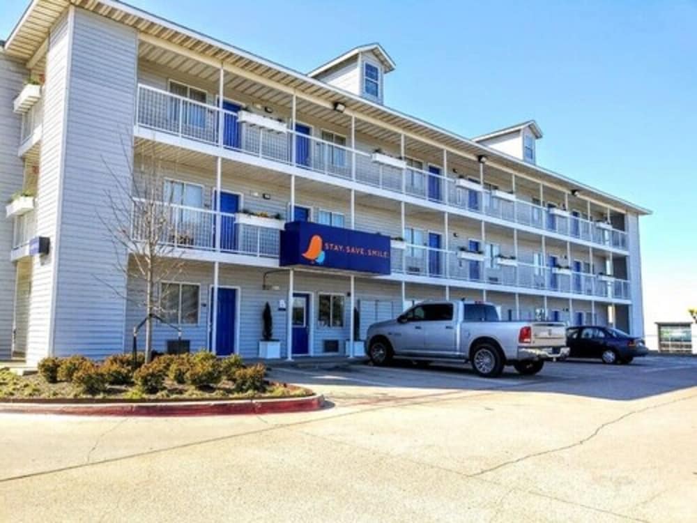 InTown Suites Extended Stay Dallas TX North Richland Hills - photo 13