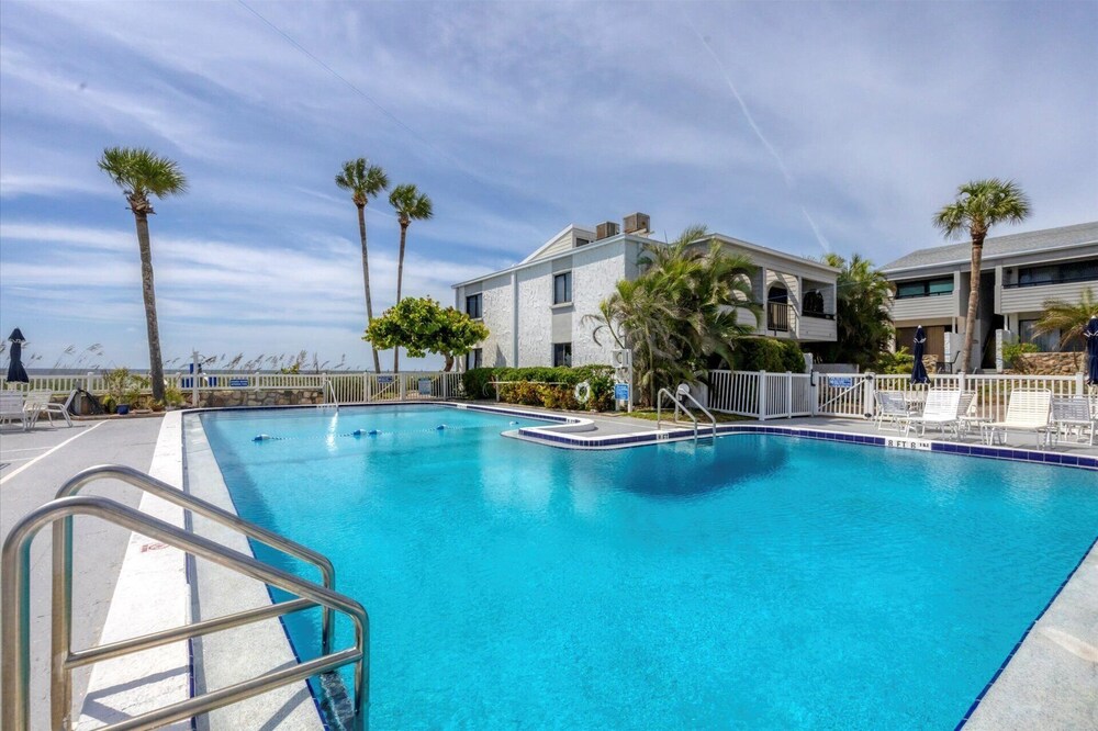 1555 Tarpon Center #B111 — 4-Star Luxury Hotel in Venice, United States