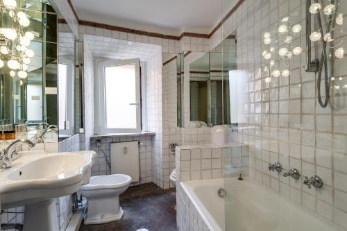 Historic Center Navona Luxe Haven Elevator Soundproof & Netflix — 4-Star Luxury Hotel in Rome, Italy