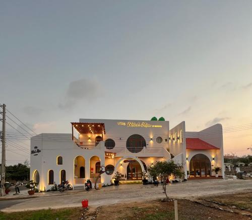 Villa Minh Hậu — 4-Star Luxury Hotel in Phu Quy, Vietnam