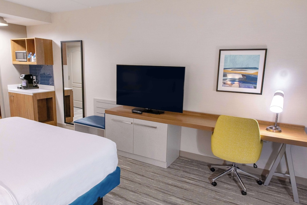 Hilton Garden Inn Lakewood - photo 28