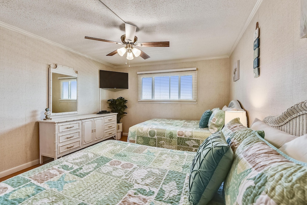 Regency Towers by Book That Condo - photo 9