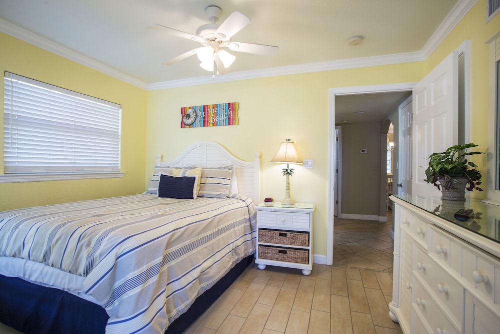 Barefoot Beach Resort - photo 10