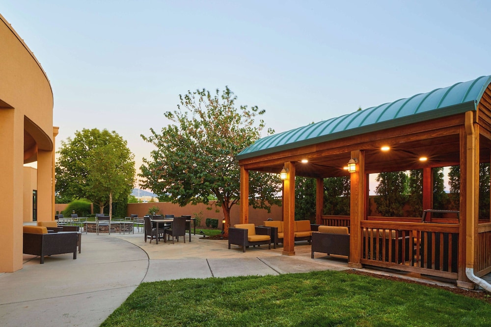 Courtyard by Marriott Medford Airport - photo 46