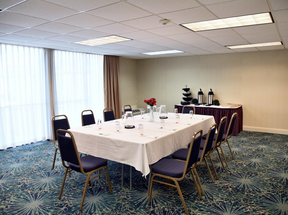 Spark by Hilton Akron Fairlawn - photo 25