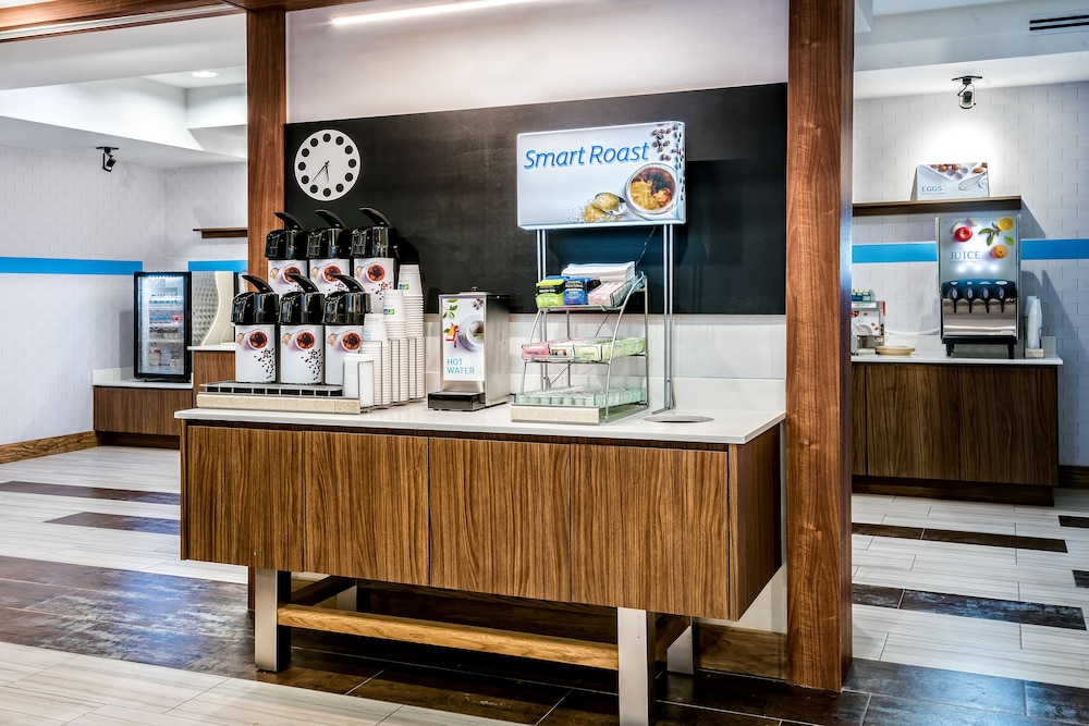 Holiday Inn Express & Suites Austin Round Rock Area by IHG - photo 21
