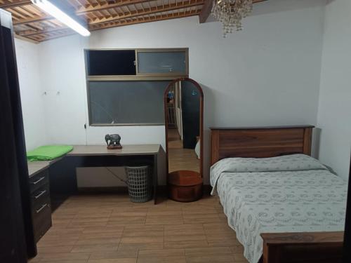 Alcoba amplia con cama doble in Envigado, Colombia