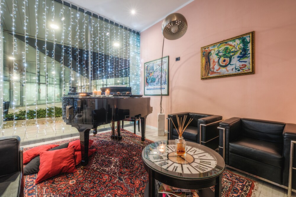 Blue Shades Aparthotel — 4-Star Luxury Hotel in Pisa, Italy
