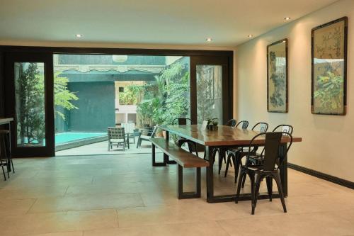 Tropical Poolhouse QC — 4-Star Luxury Hotel in Manila, Philippines
