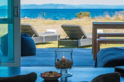 Lakefront Style Lake Taupo Holiday Home — 4-Star Luxury Hotel in Taupo, New Zealand
