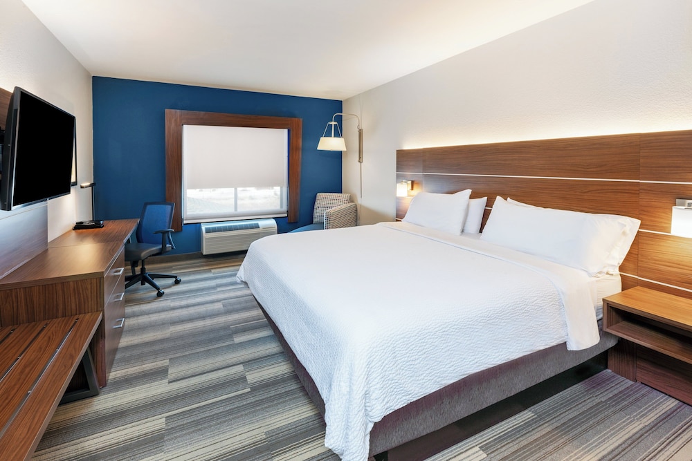 Holiday Inn Express & Suites Del Rio by IHG - photo 17