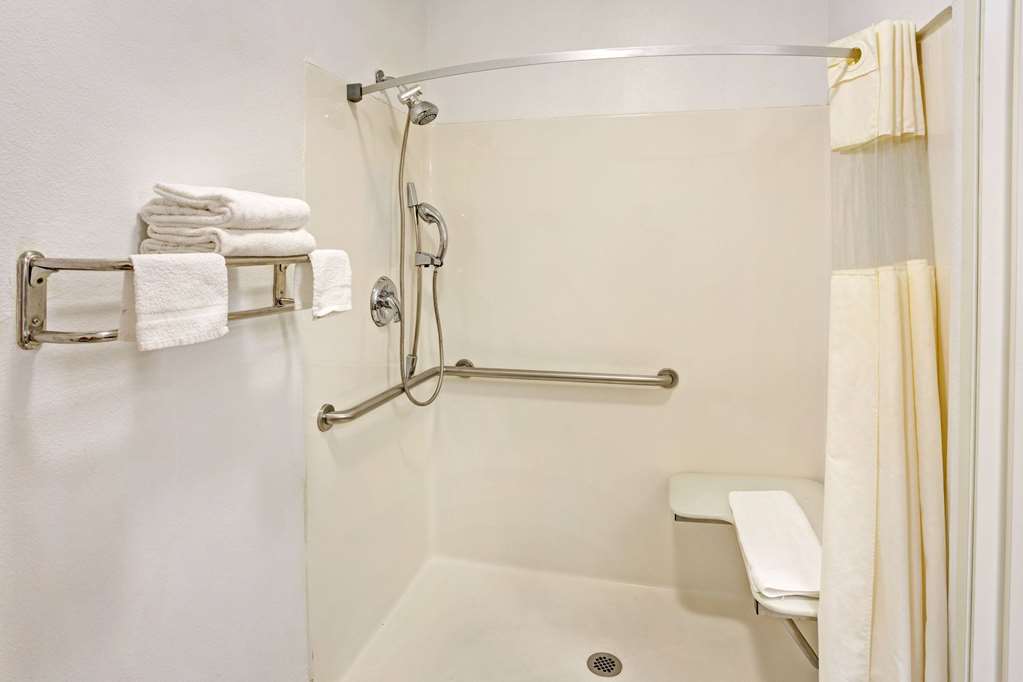 Days Inn & Suites by Wyndham Gresham - photo 9