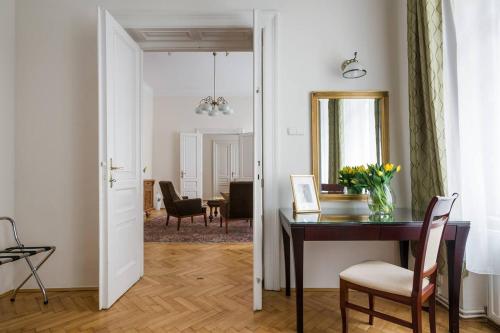 Belle Epoque II luxury suite 50m to Main Square — Krakow — photo 4