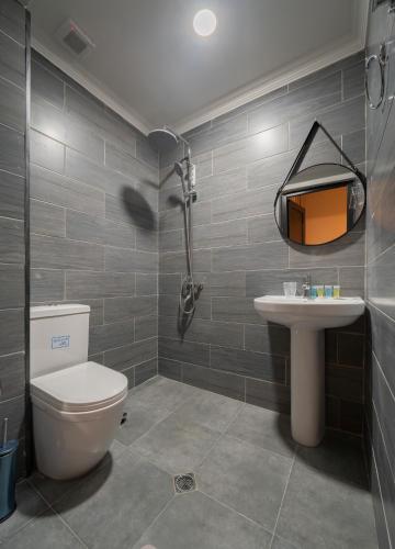 Niabi Apartments with Cinema and Billiards