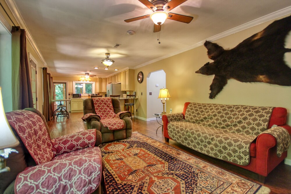 Cool Creek Honeymoon near a Creek — 4-Star Luxury Hotel in Sevierville, United States