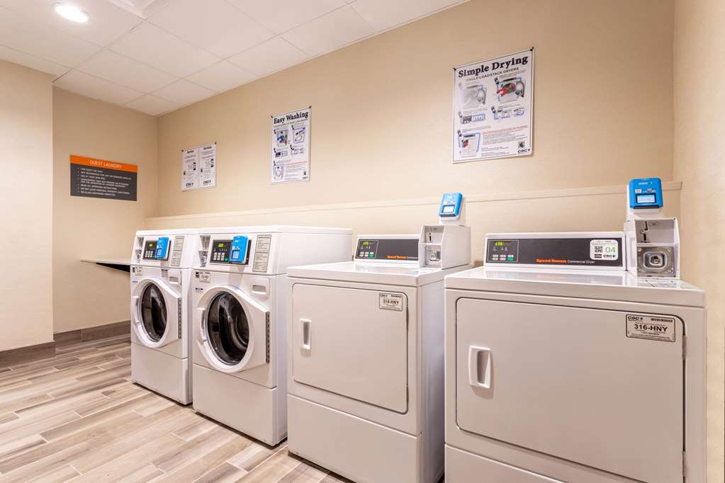 La Quinta Inn & Suites by Wyndham Bloomington - photo 36